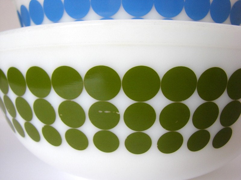 Vintage Pyrex New Dot Polka Dot Mixing Bowls