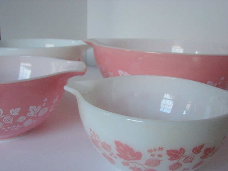 Vintage Pyrex Gooseberry Pink Cinderella Bowl Set