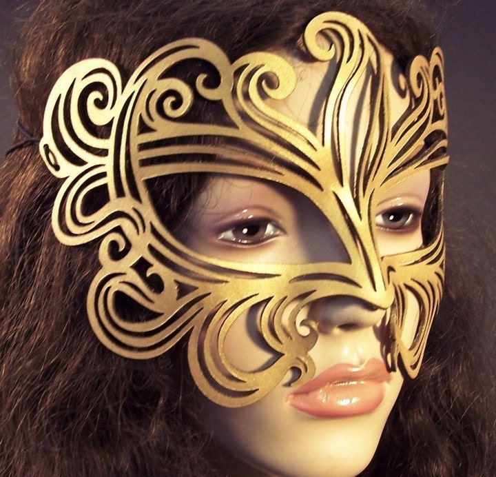 Cut out Muse leather mask in gold