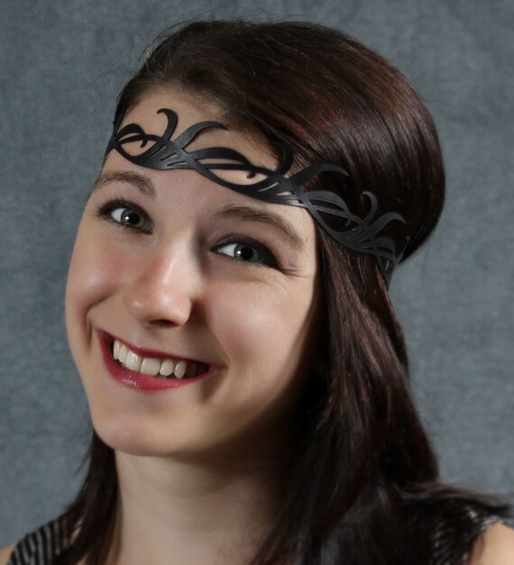 Long Leaves Leather Crown in Black