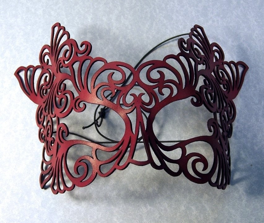 Masquerade mask in red leather "Rococo"