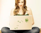 sweet tree frog vinyl wall decal