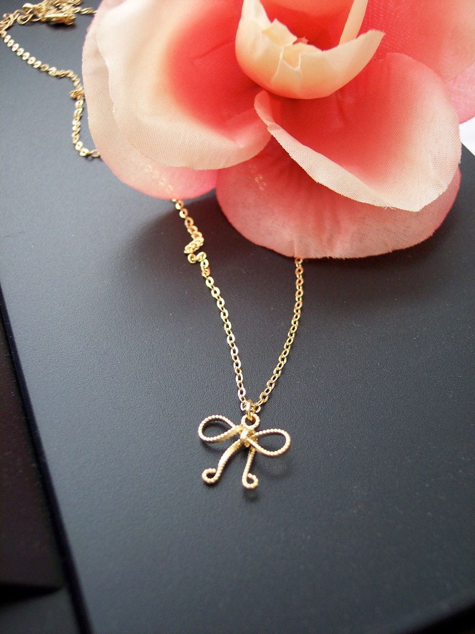 Fancy bow necklace  -  gold