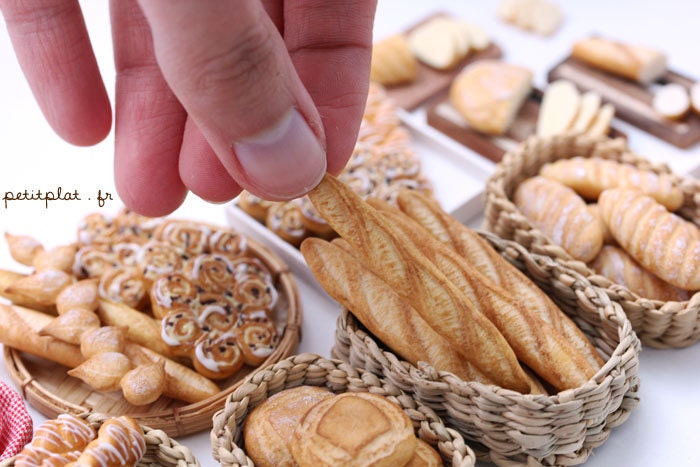 Miniature Baguette - Vive la France in your Bakery Shop - 1/12 Dollhouse Scale