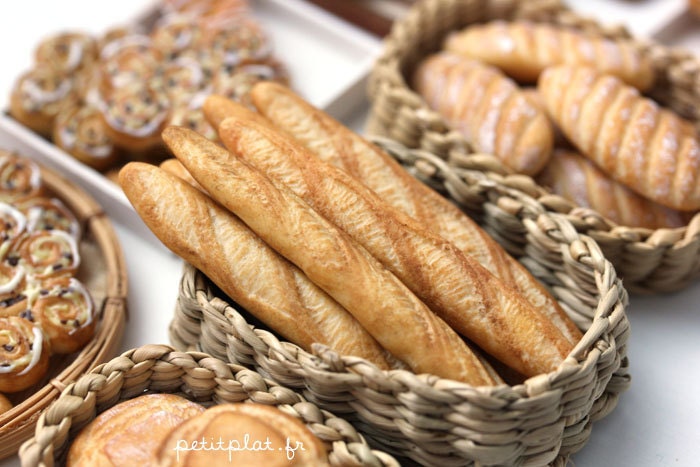 Miniature Baguette - Vive la France in your Bakery Shop - 1/12 Dollhouse Scale