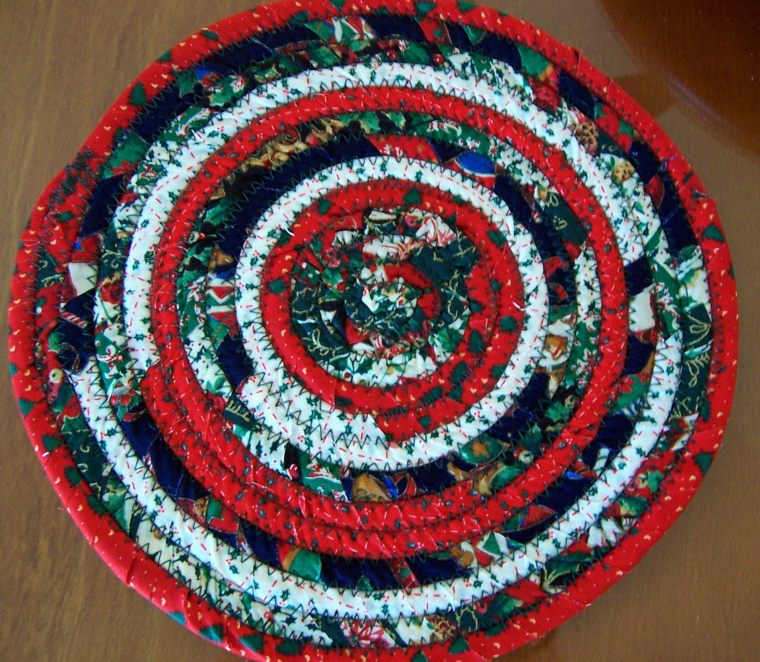 Christmas Decoration - 10 inch mat, trivit, centerpiece