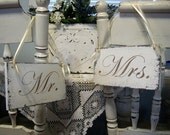 MR \/ MRS Set of 2 Shabby Cottage Vintage Style Wedding Signs 9 x 5