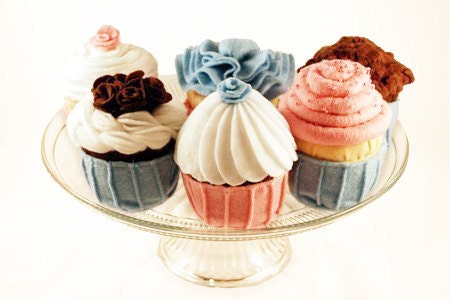 CUPCAKES - PDF Felt Food Pattern (Six Assorted Cupcakes with Removable Baking Cups)