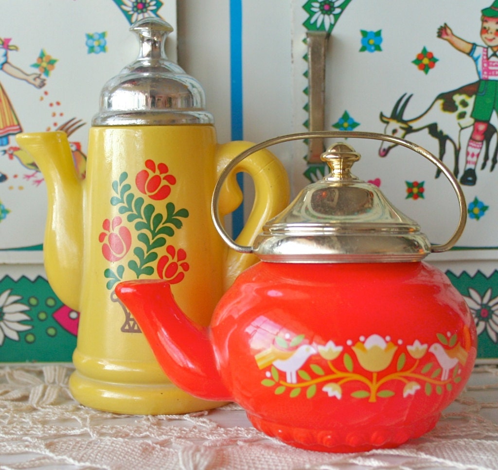 Vintage Avon Teapot - Set of 2