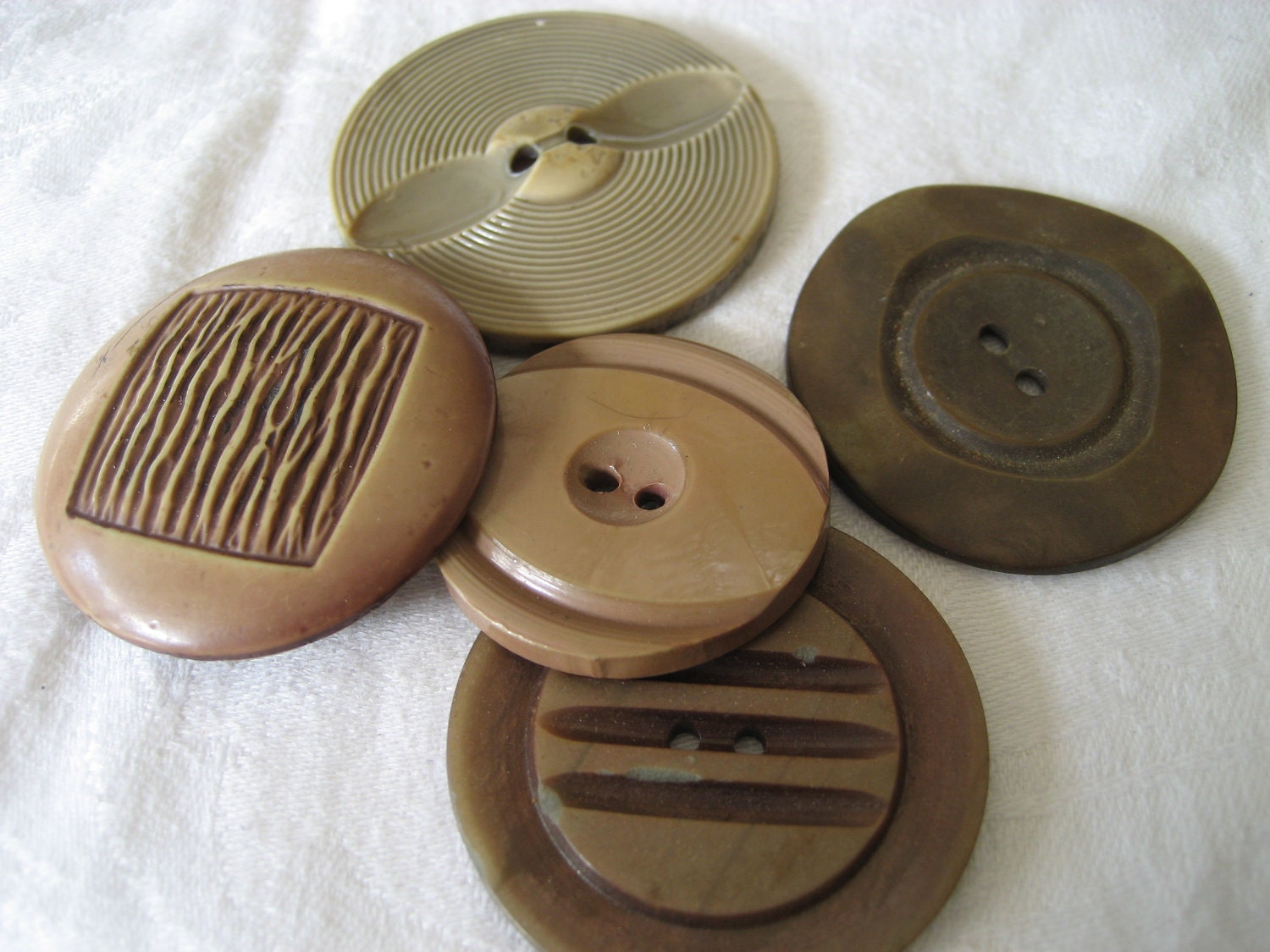 Lot of 5 VINTAGE Large Celluloid BUTTONS