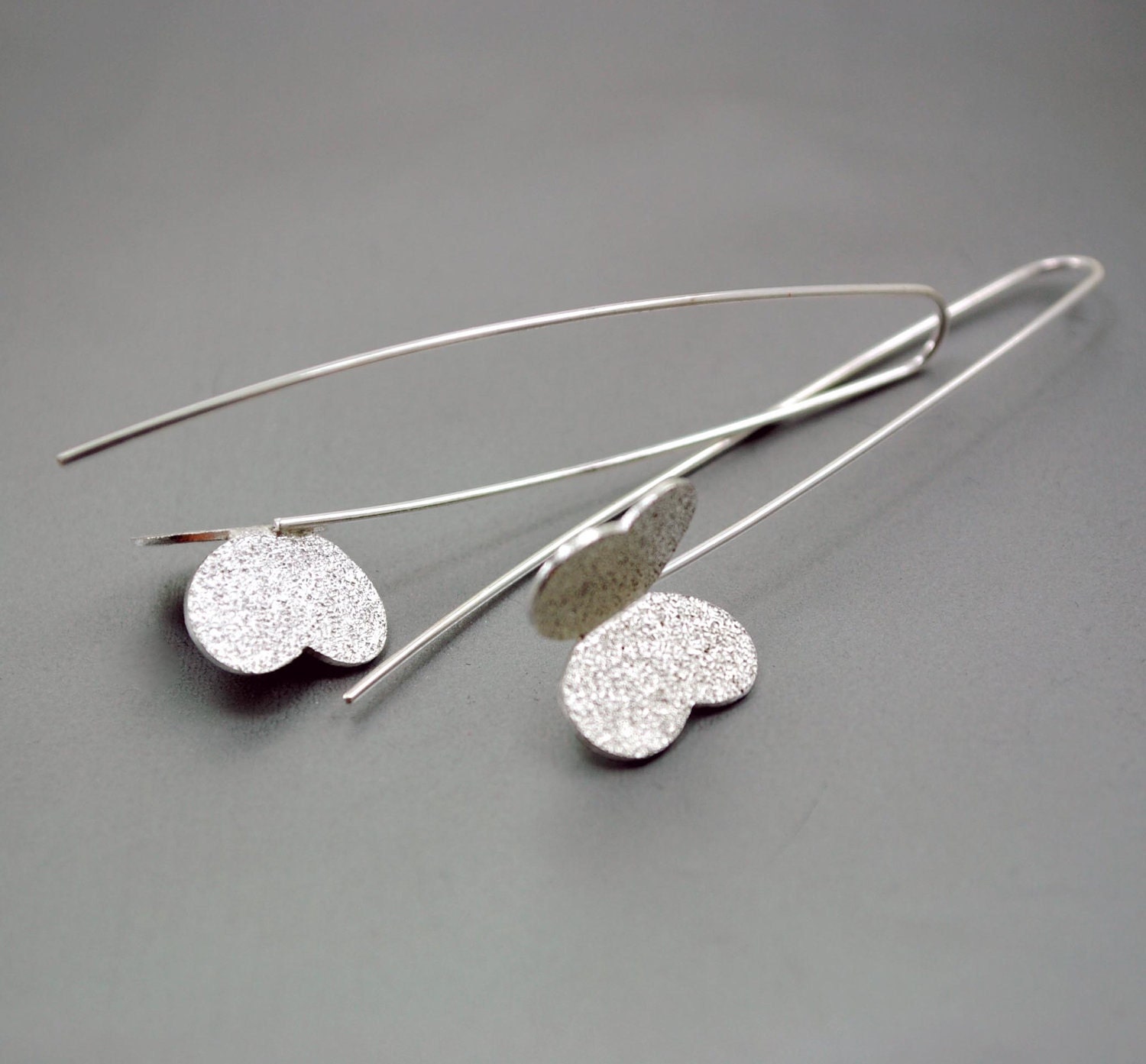 Texturized Sterling Silver Earrings. Roll Printed Texture. White. Dangle. VARIACIONES 9 Earrings. Handmade by Maria Goti Joyas