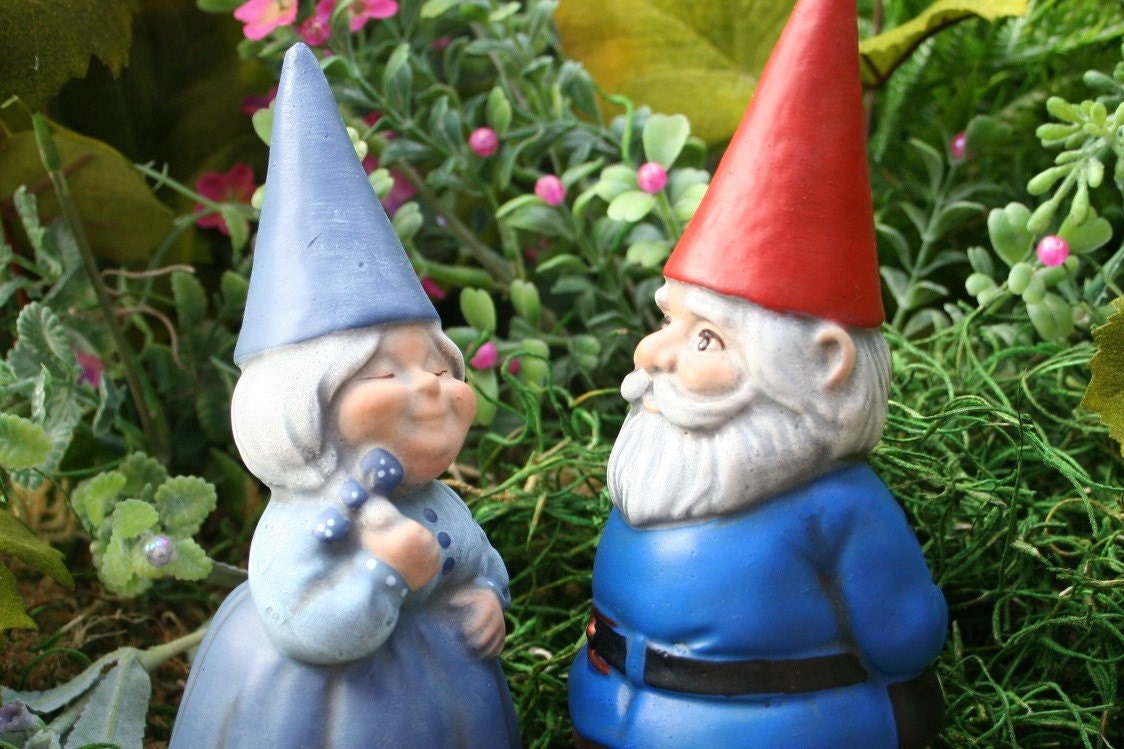 Concrete Art - Garden Gnome Couple - Gnomeo & Juliet