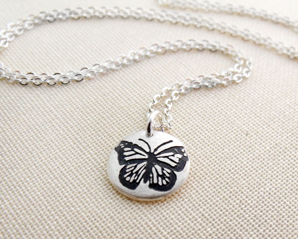 Tiny butterfly necklace in silver
