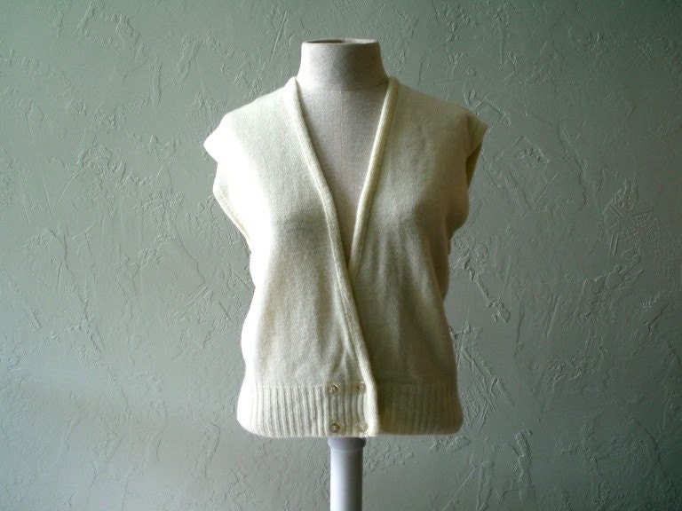 1970's Cream Mini Cropped Sweater Vest