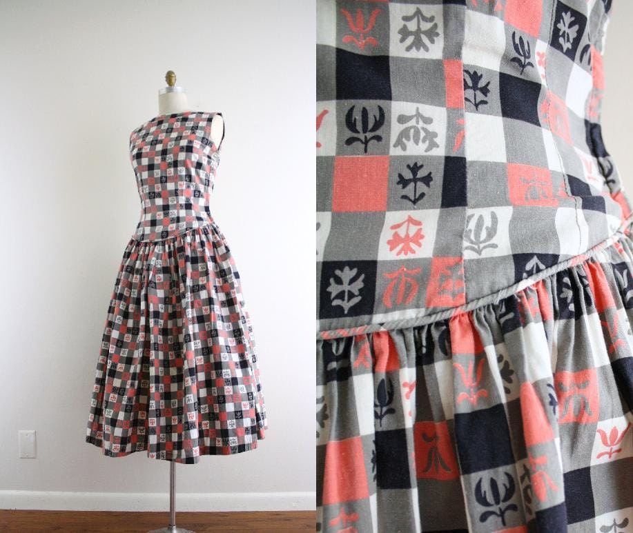 Vintage Folk Print Dress . Day Dress . Picnic Gingham . 1950s . Small