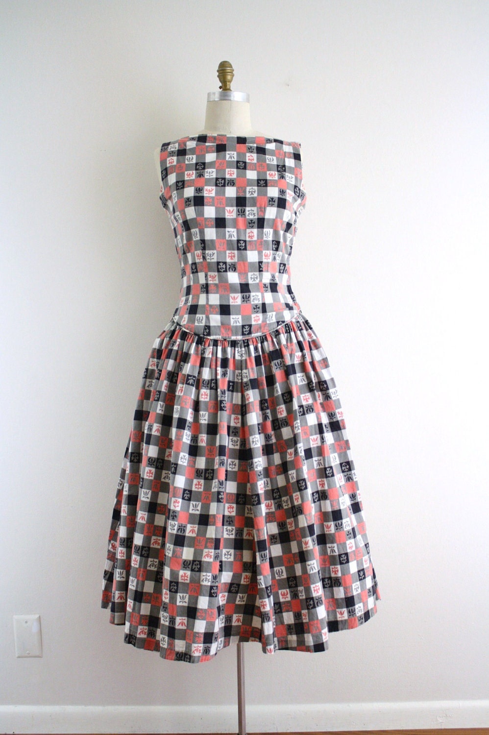Vintage Folk Print Dress . Day Dress . Picnic Gingham . 1950s . Small