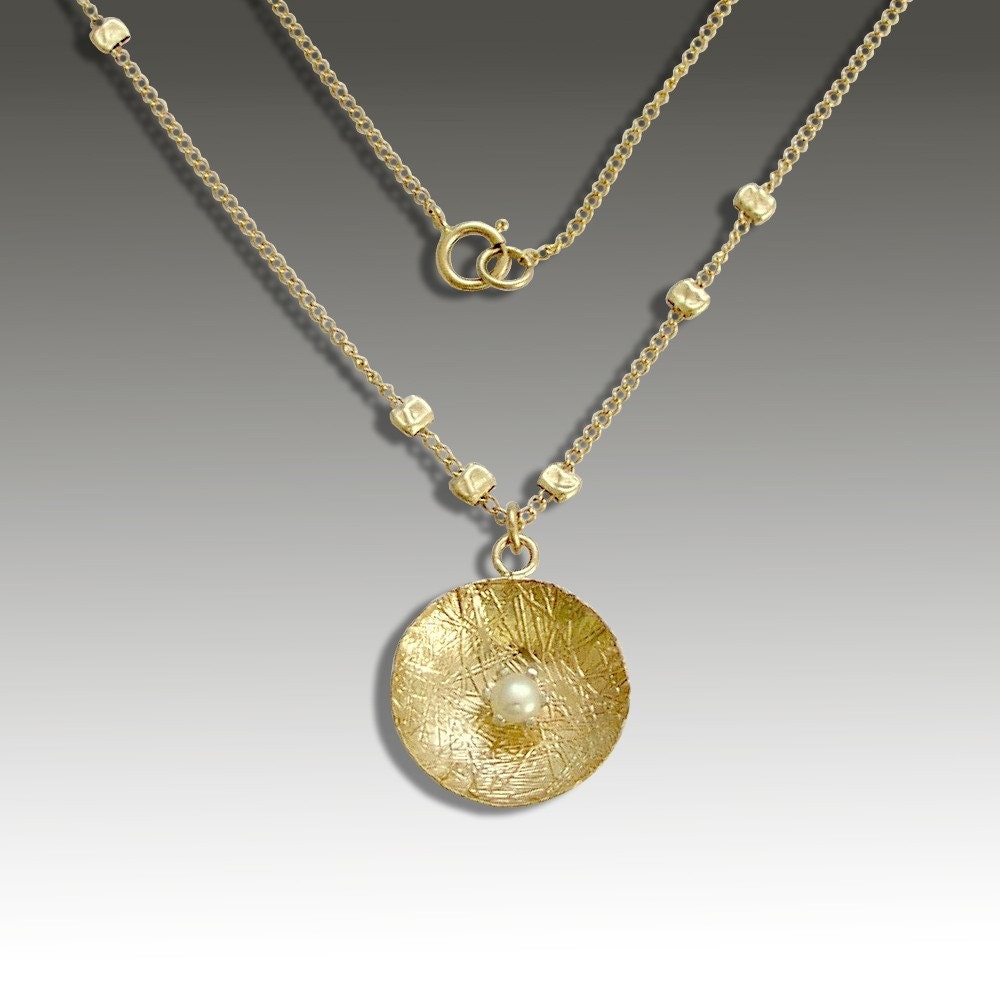 14k yellow gold filled and simple pearl necklace - Hold me.