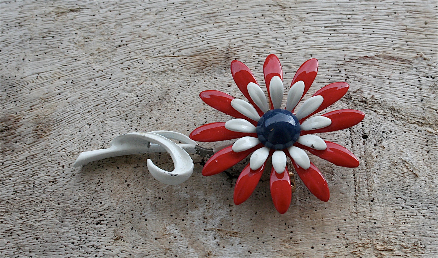 VINTAGE Fourth of July Pin - chippy red white blue daisy enamel pin - america's colors - patriotic