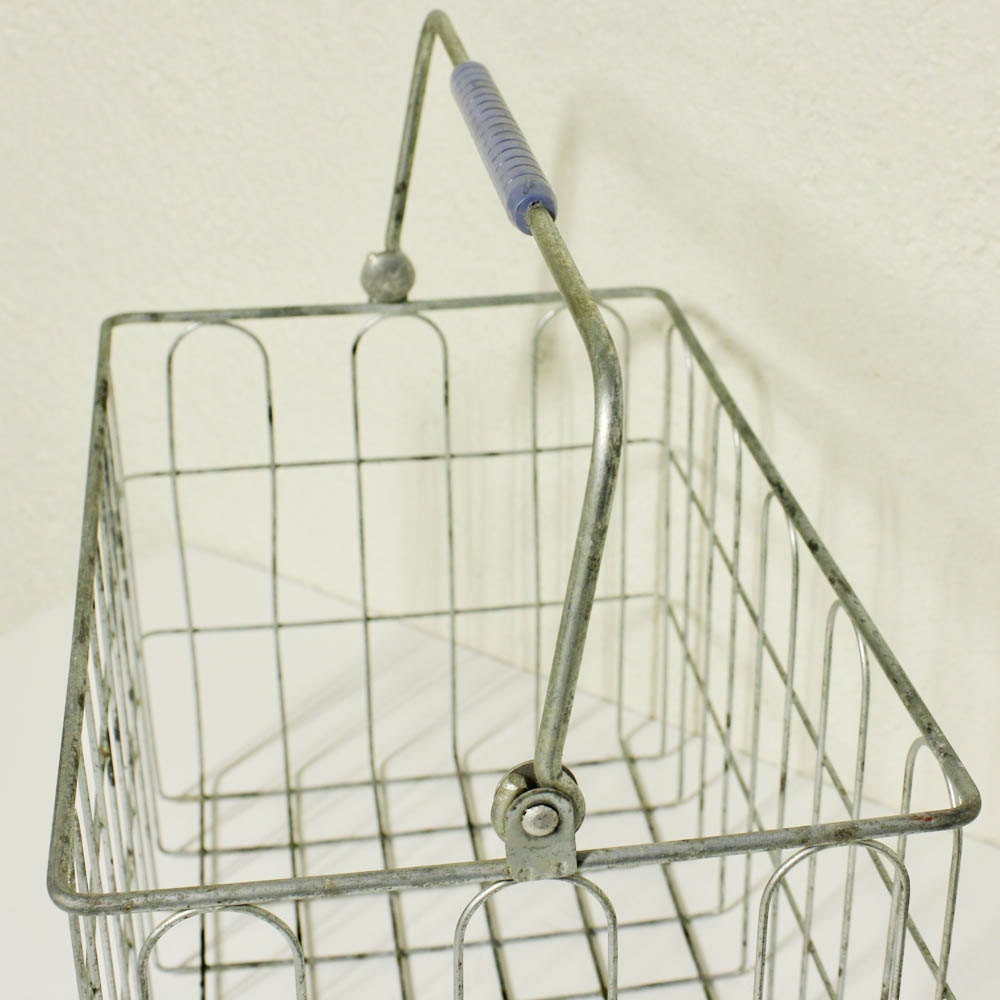 Vintage metal wire basket - storage - organize - handle