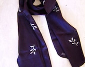Leaf Print Linen Scarf -- Navy-Indigo