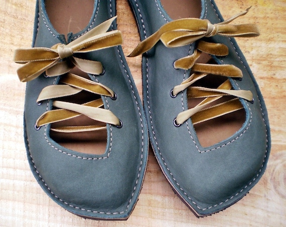 PUCK, UK 5, Bohemian Fairy, handmade shoes, D fitting, THYME green EcoTan leather, Ribbons, 1518