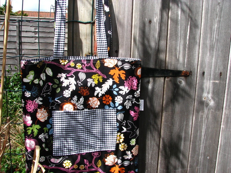 Reversible tote bag in birds & flowers print/gingham