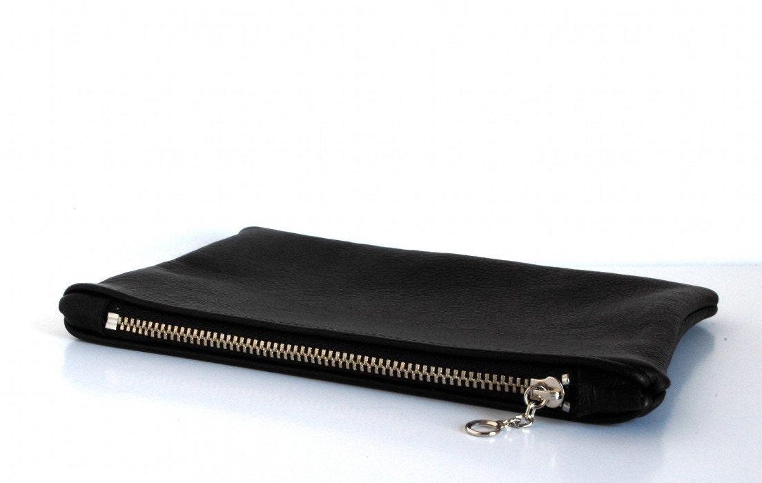 UNISEX black leather pouch