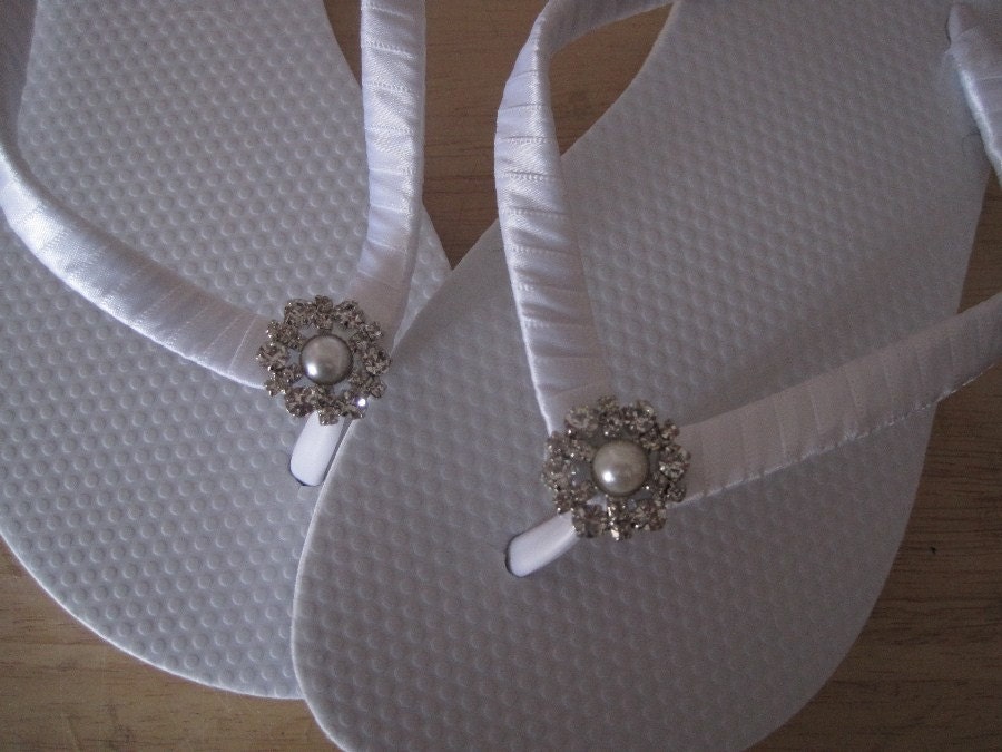 Deluxe So Sweet Bride Charlotte Pearl and Rhinestone Center Bridal Wedding  Flip Flops