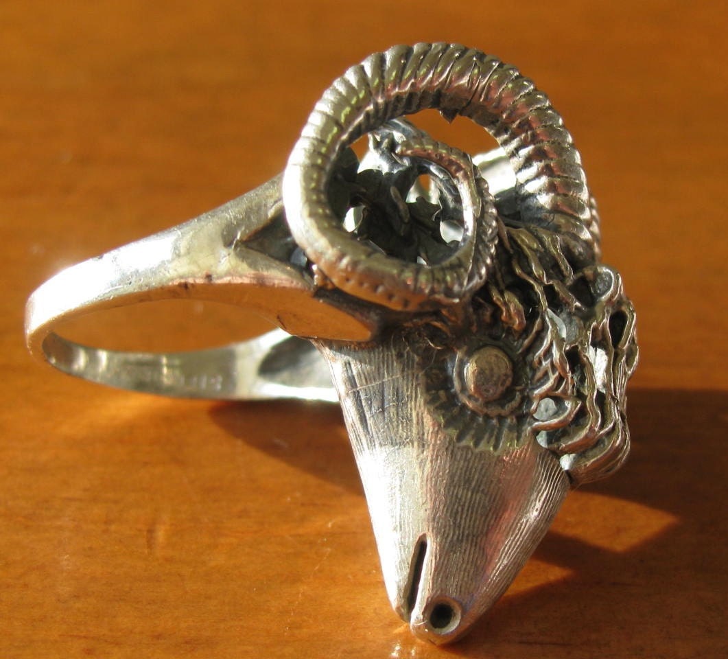 Ram Head Ring