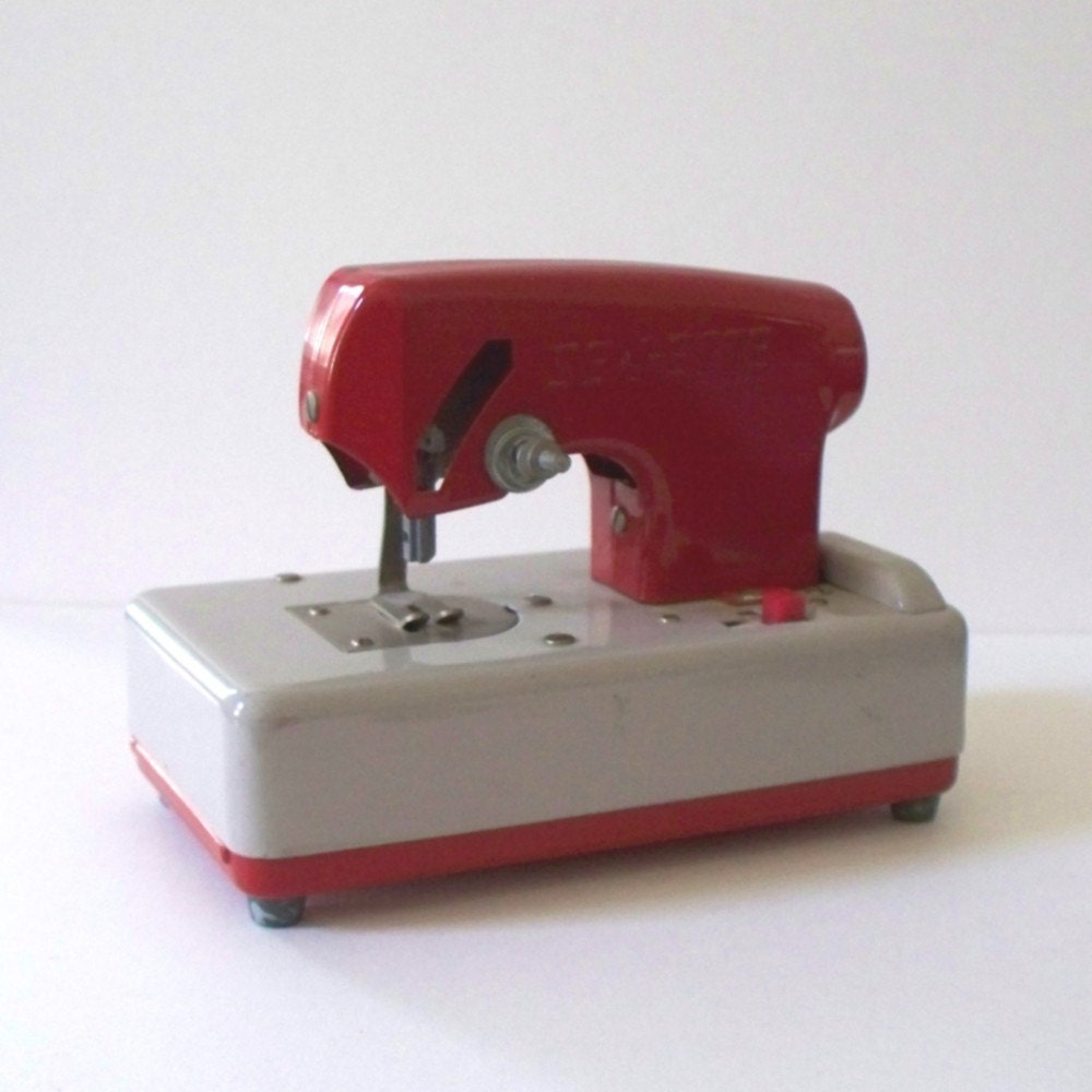 Vintage Red SEW-ETTE Sewing Machine Toy