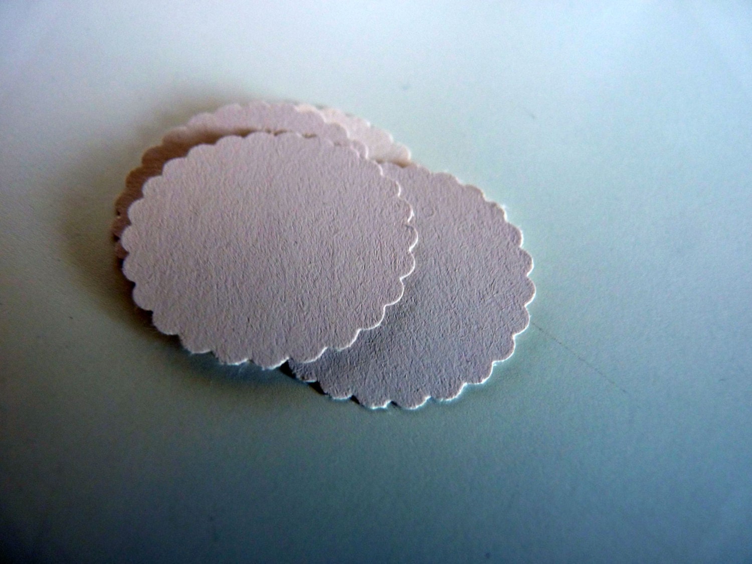 Circle sticker envelope seals - lightest beige with scalloped edges