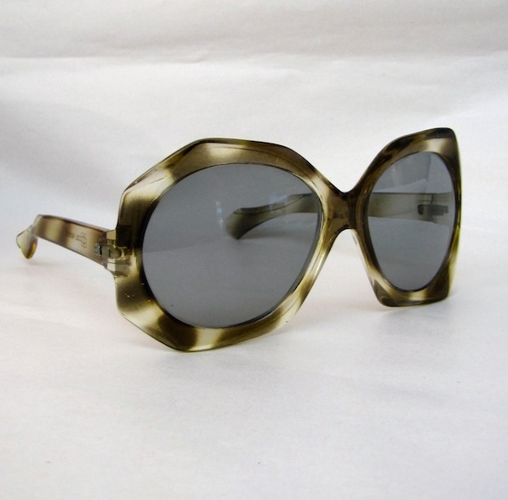 Vintage 60s Sunglasses massive bugeye sunglasses Mod tortoise Polaroid Cool Ray