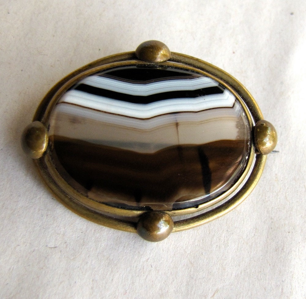 Antique Victorian Agate pin - Chocolate and Caramel stripes Scottish banded stone
