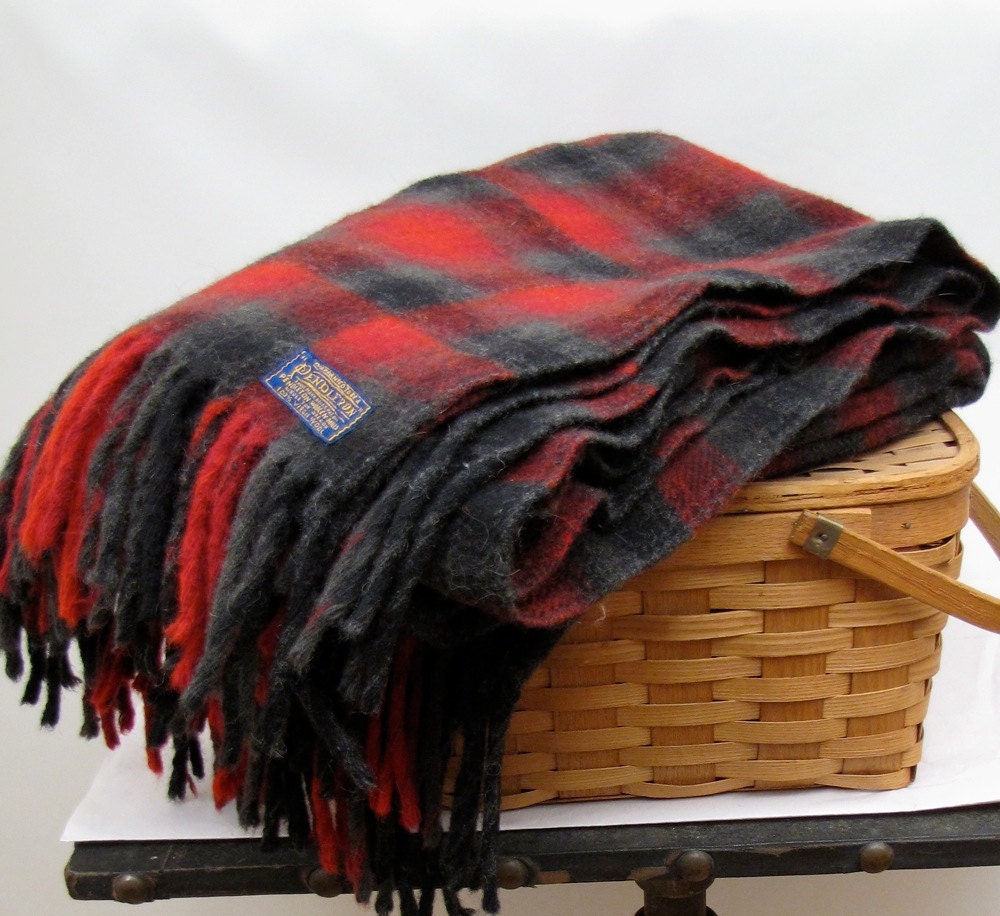 Vintage Pendleton Tartan Plaid Warm Wool Blanket Lake House decor Green Red LARGE