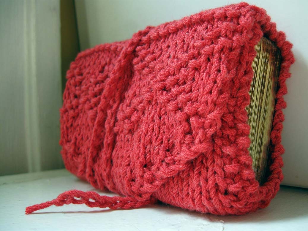 Knit tarot wrap. Diamante in coral