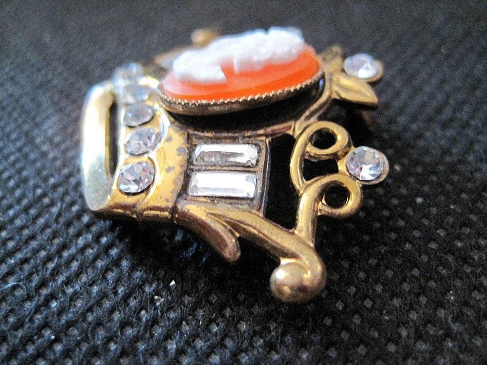 Vintage Brooch - Cameo Crown