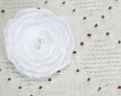 Signature Sweet 'Jemma' Flower Clip. Snow White.