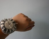 Wrist pin cushion with watch face screen print