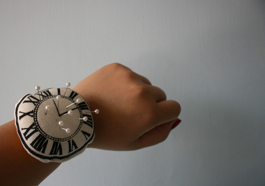 Wrist pin cushion with watch face screen print