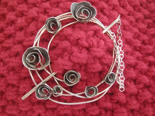 Become Rose Garden Shawl Brooch - Pin