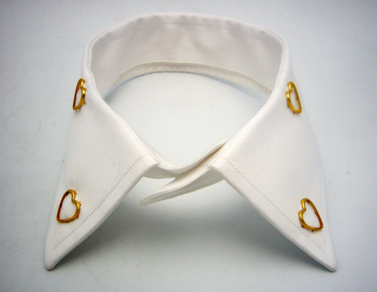 Wear Your Heart On Your Neck studded detachable collar (Gold hollow/White)