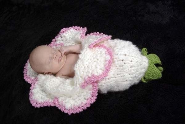 Original design new style newborn baby girl boy unigender bell flower cocoon white pink photography props