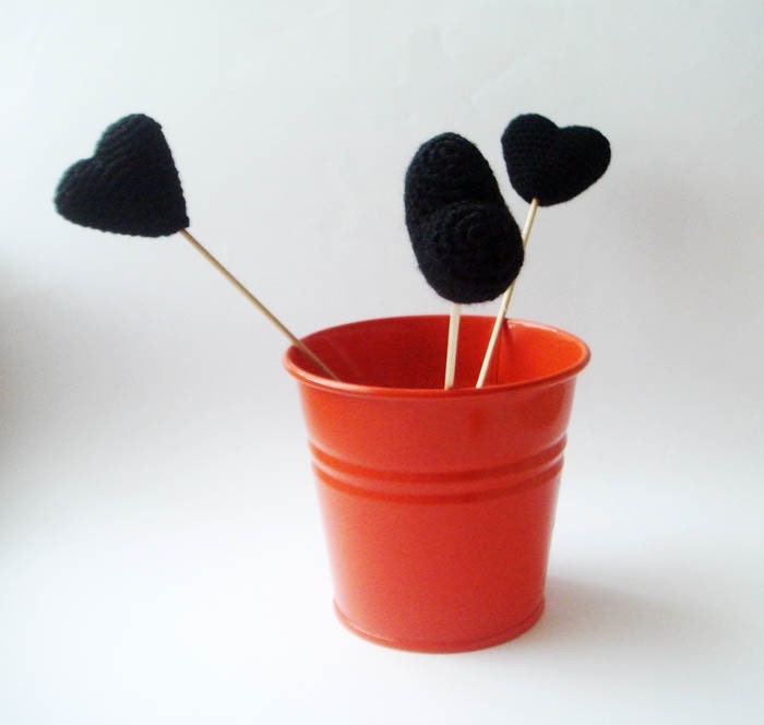 anti valentine black hearts (set of 3)