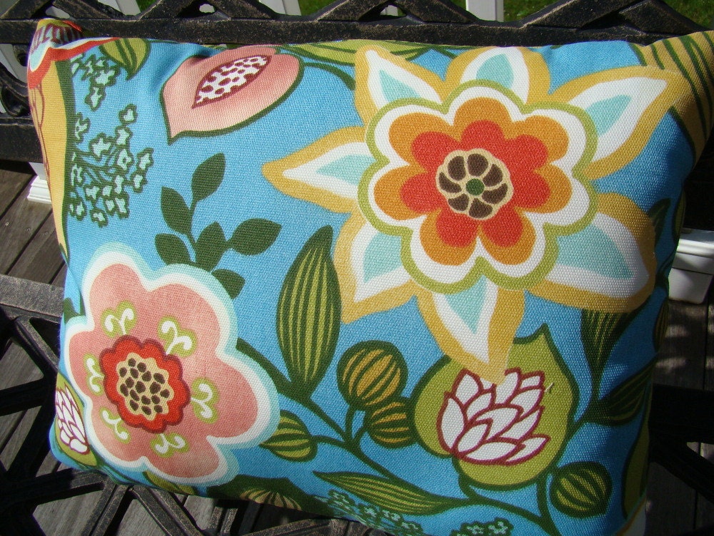 Outdoor pillow - Fun, bright floral