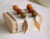 boho dreams. vintage leaf and lucite multi colored earrings.