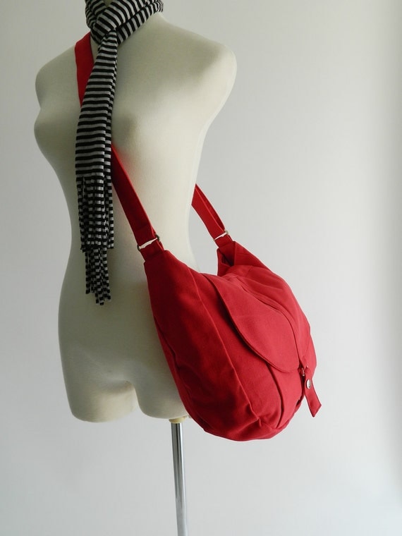 SALE - 10% OFF - Kylie in Red // Messenger / Diaper bag / Shoulder bag / Tote / Purse / Handbag / Hip bag / Women / For her