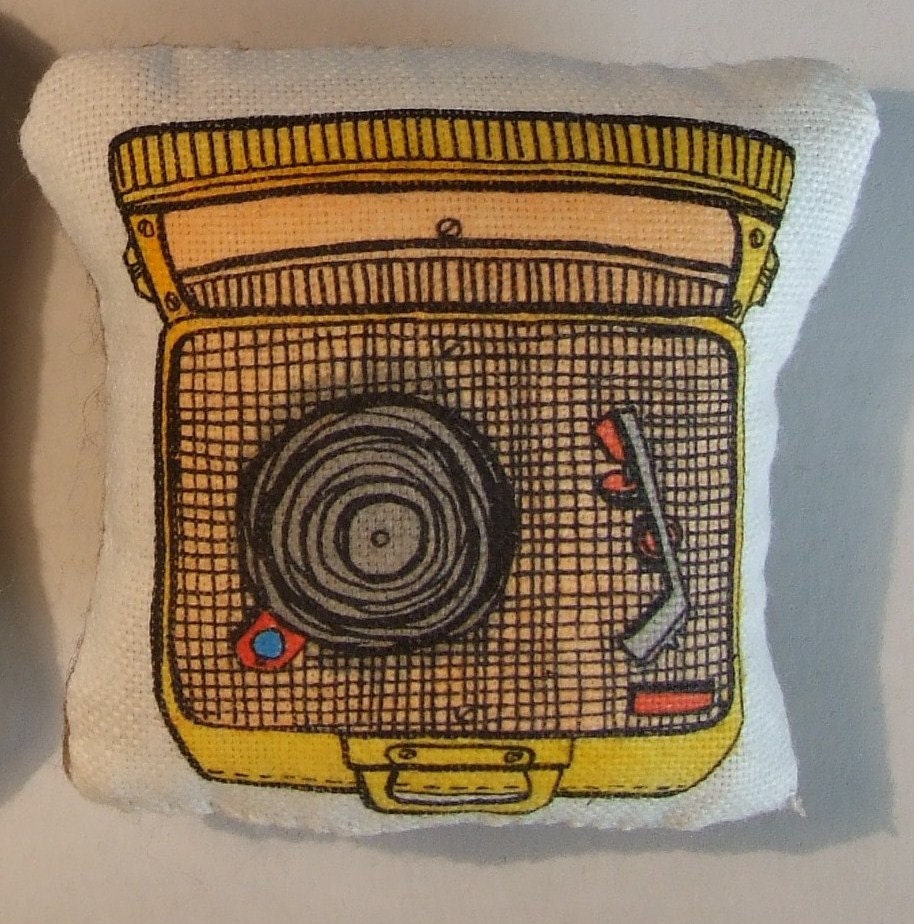 Fabric Brooch/ Pin Badge - Yellow Record Player