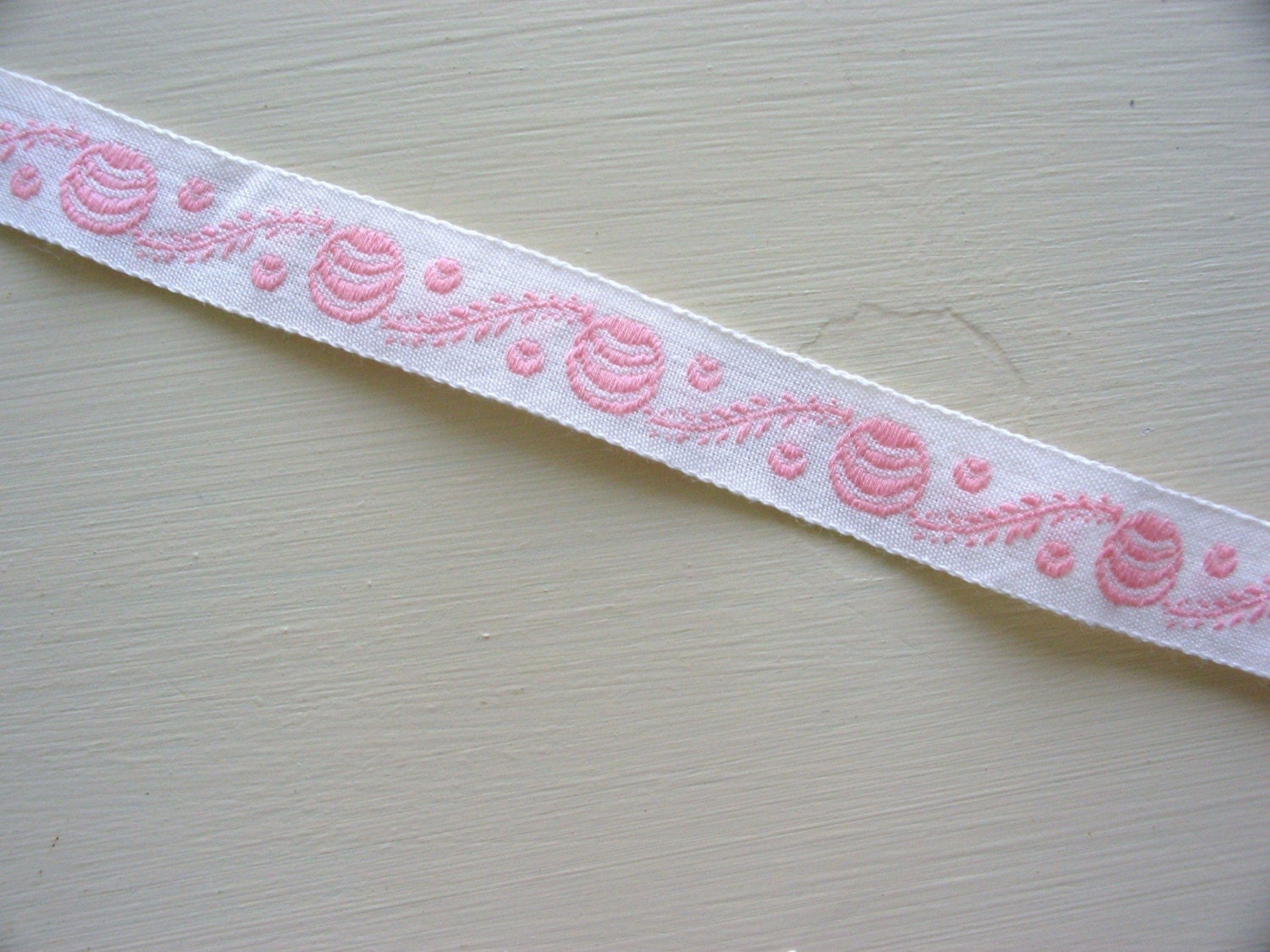 SALE :) vintage pink novelty woven trim -- new, unused, over 7 yards