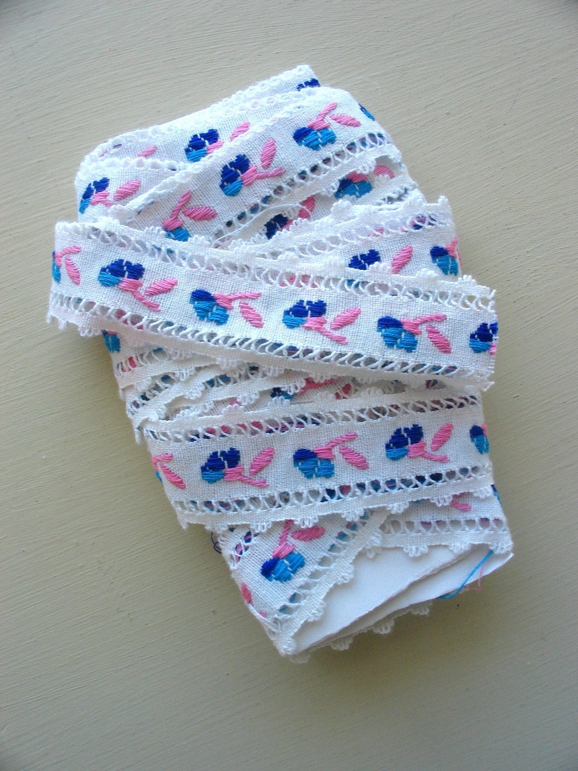 SALE :)   pink and blue floral woven vintage trim -- 1 inch wide x 3 yards