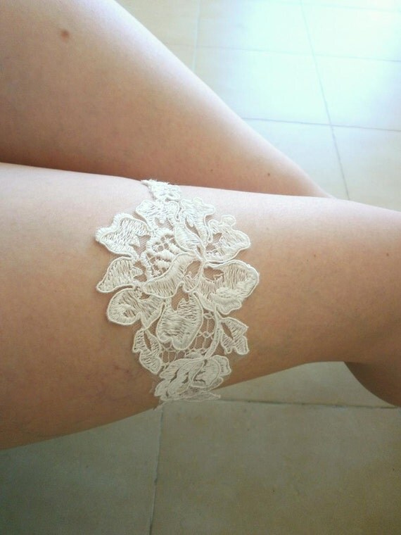Royalty elegance ivory lace wedding garter bridal garter ivory lace garter with beautiful bridal quality embroidery